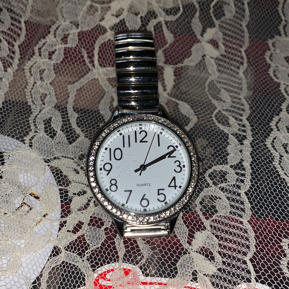 Random Fashion watch needs a battery